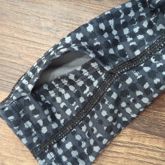 Under Amour half zip - Picture 3 of 3